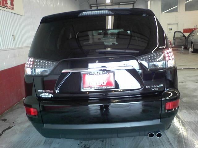 2010 Mitsubishi Outlander AWD Van