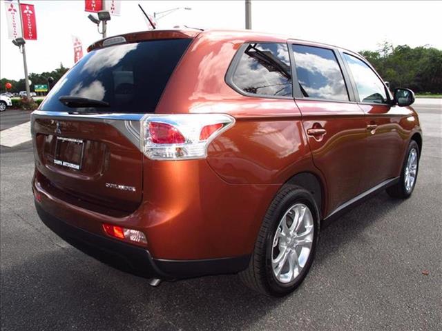 2014 Mitsubishi Outlander 2WD 15