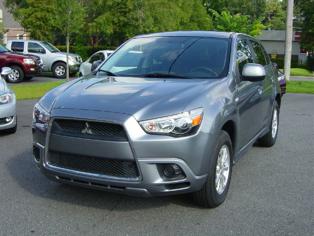 2011 Mitsubishi Outlander Sport Megacab SLT, Hemi, Nerf Bars