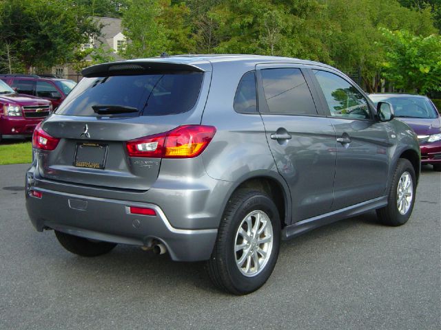 2011 Mitsubishi Outlander Sport Megacab SLT, Hemi, Nerf Bars