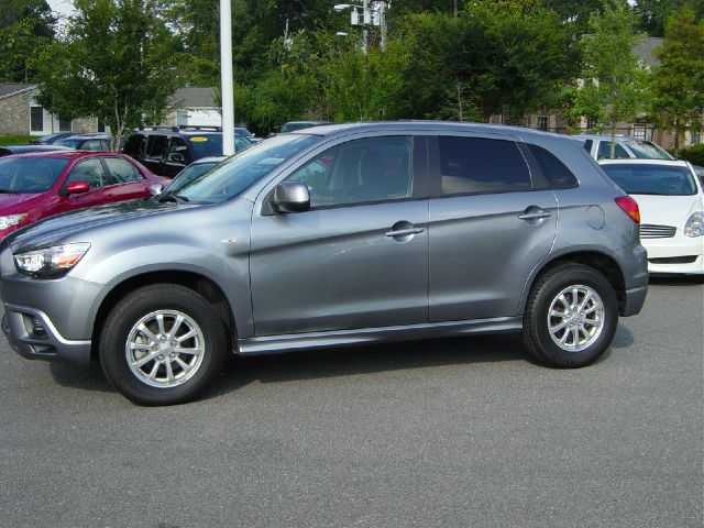 2011 Mitsubishi Outlander Sport Megacab SLT, Hemi, Nerf Bars