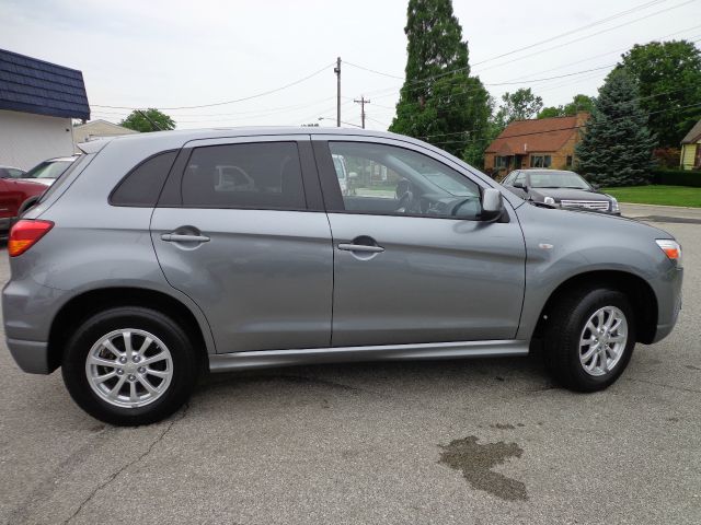 2012 Mitsubishi Outlander Sport Megacab SLT, Hemi, Nerf Bars