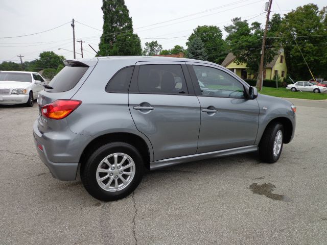 2012 Mitsubishi Outlander Sport Megacab SLT, Hemi, Nerf Bars