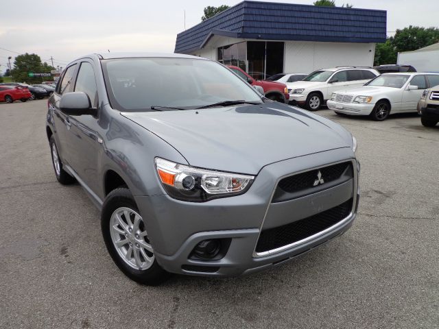 2012 Mitsubishi Outlander Sport Megacab SLT, Hemi, Nerf Bars