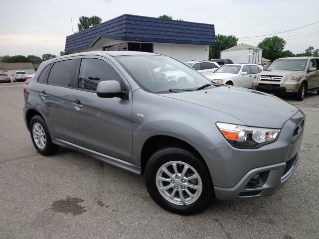 2012 Mitsubishi Outlander Sport Megacab SLT, Hemi, Nerf Bars