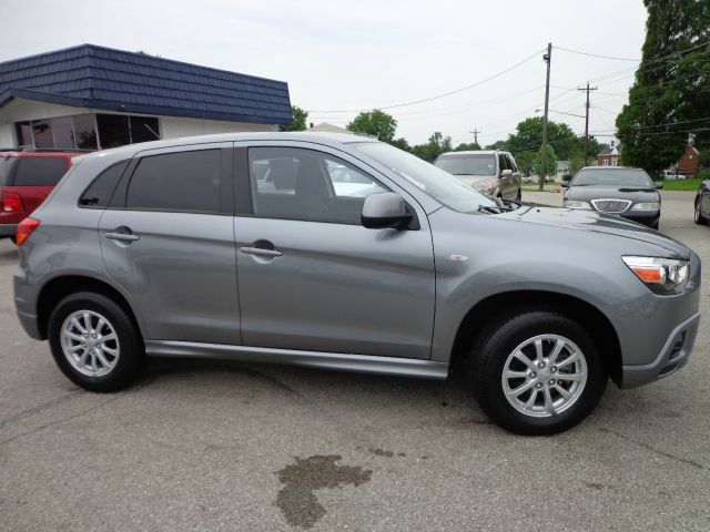 2012 Mitsubishi Outlander Sport Megacab SLT, Hemi, Nerf Bars