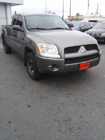 2007 Mitsubishi Raider Wagon LX