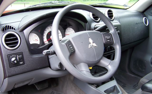 2007 Mitsubishi Raider Wagon LX