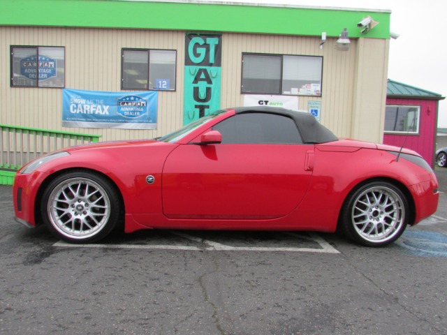 2004 Nissan 350Z 5dr 7-pass Van V6 LE FWD