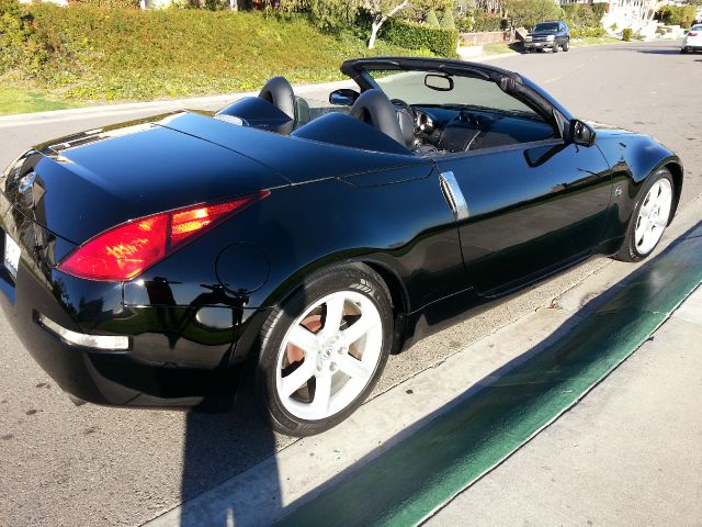 2004 Nissan 350Z 5dr 7-pass Van V6 LE FWD