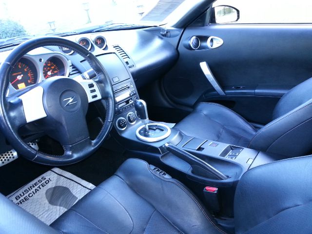 2004 Nissan 350Z 5dr 7-pass Van V6 LE FWD