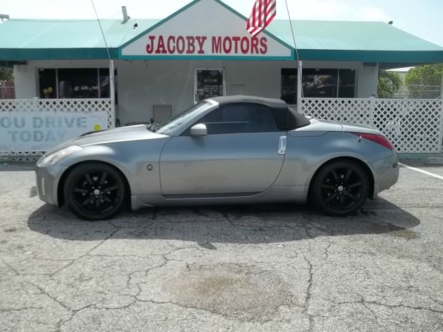 2004 Nissan 350Z 5dr 7-pass Van V6 LE FWD