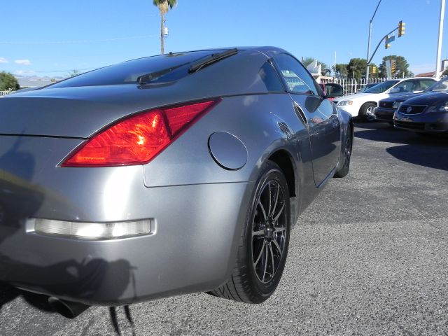 2004 Nissan 350Z 450H Sedan 4D