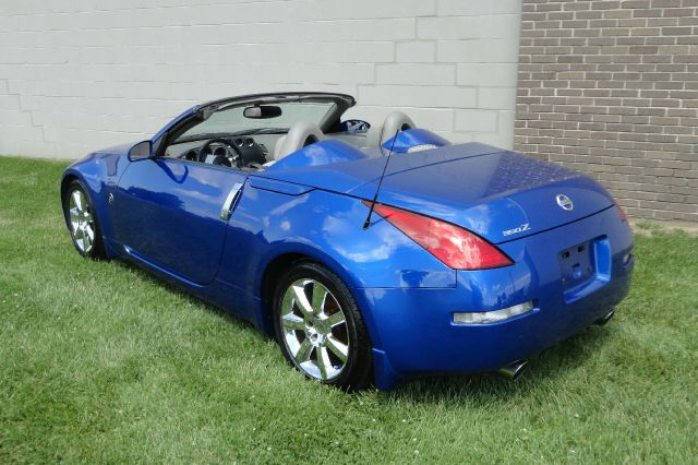 2004 Nissan 350Z 5dr 7-pass Van V6 LE FWD