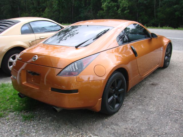 2004 Nissan 350Z 450H Sedan 4D