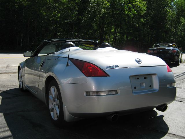 2004 Nissan 350Z 5dr 7-pass Van V6 LE FWD