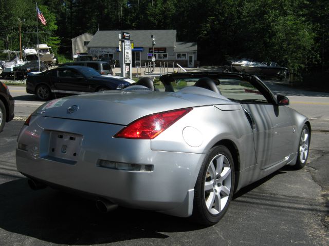 2004 Nissan 350Z 5dr 7-pass Van V6 LE FWD