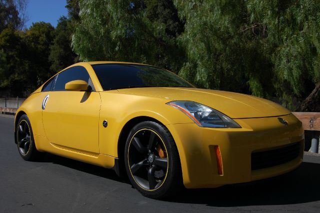 2005 Nissan 350Z 450H Sedan 4D