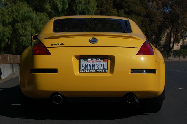 2005 Nissan 350Z 450H Sedan 4D