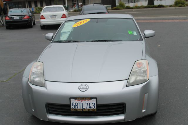 2005 Nissan 350Z Base