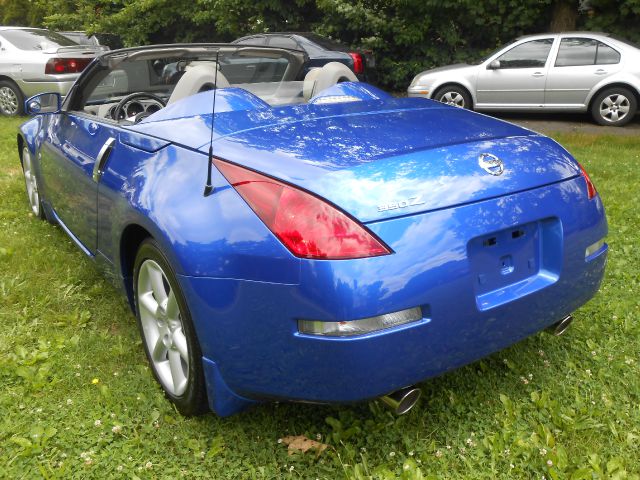 2005 Nissan 350Z 5dr 7-pass Van V6 LE FWD