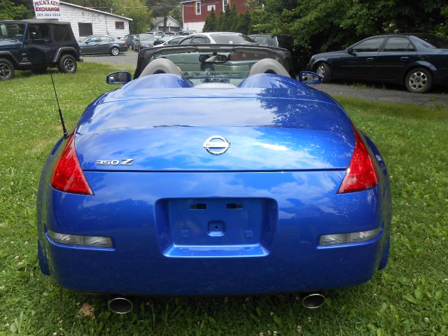 2005 Nissan 350Z 5dr 7-pass Van V6 LE FWD