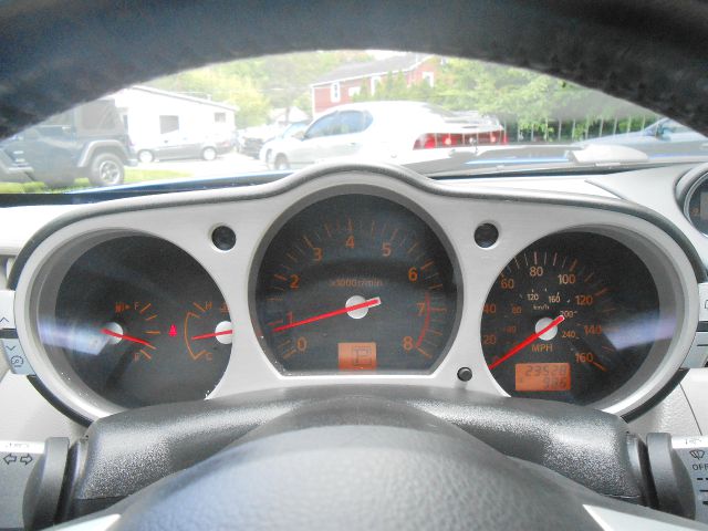 2005 Nissan 350Z 5dr 7-pass Van V6 LE FWD