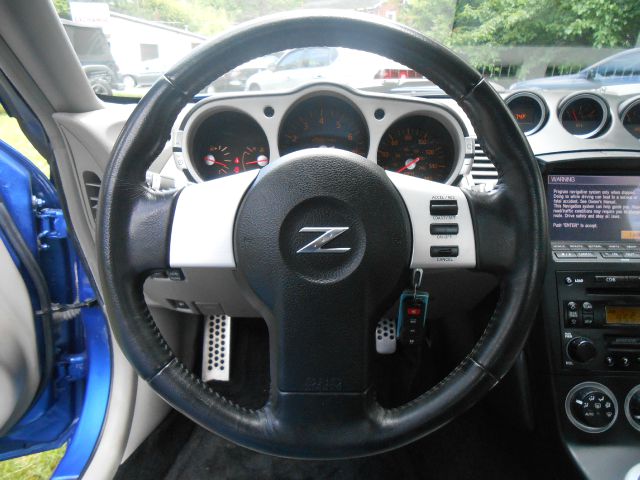 2005 Nissan 350Z 5dr 7-pass Van V6 LE FWD