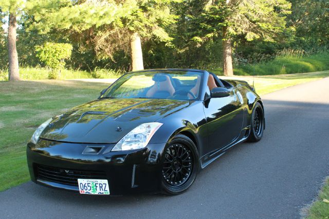 2005 Nissan 350Z 5dr 7-pass Van V6 LE FWD