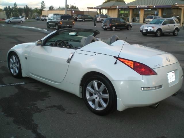 2005 Nissan 350Z 5dr 7-pass Van V6 LE FWD