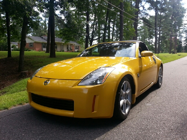 2005 Nissan 350Z 5dr 7-pass Van V6 LE FWD