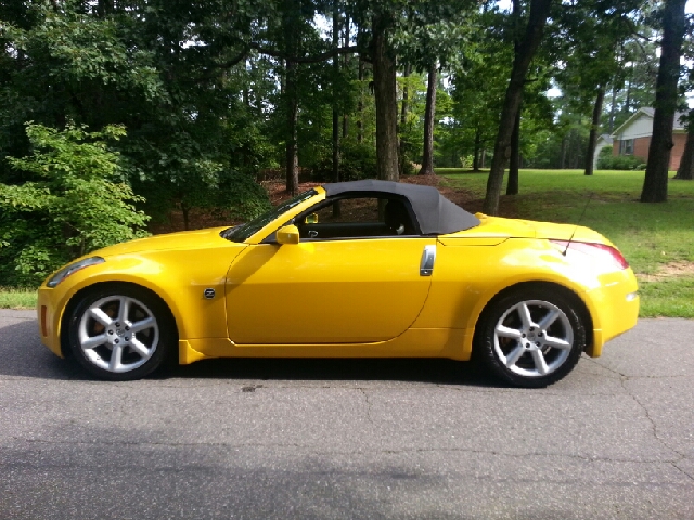 2005 Nissan 350Z 5dr 7-pass Van V6 LE FWD