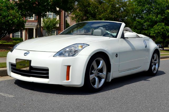 2006 Nissan 350Z 5dr 7-pass Van V6 LE FWD