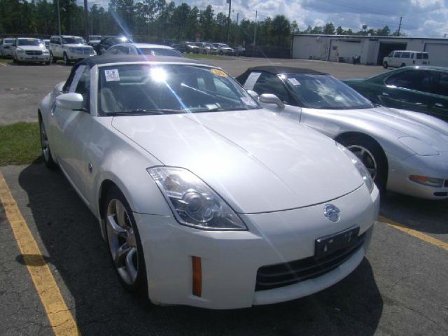 2006 Nissan 350Z 5dr 7-pass Van V6 LE FWD