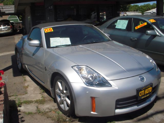 2006 Nissan 350Z 5dr 7-pass Van V6 LE FWD