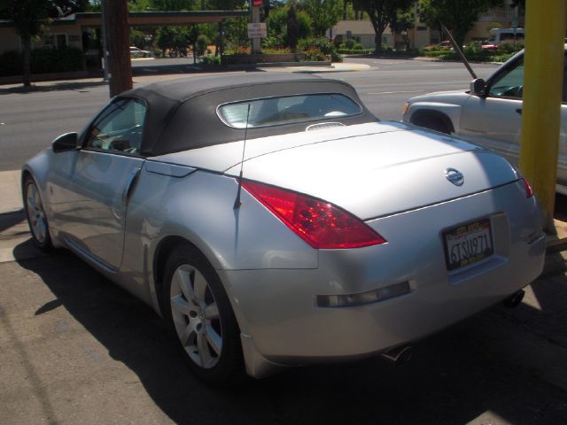 2006 Nissan 350Z 5dr 7-pass Van V6 LE FWD