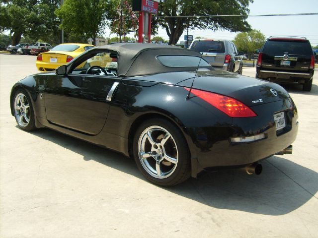 2006 Nissan 350Z 5dr 7-pass Van V6 LE FWD