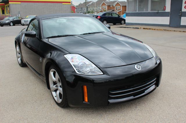 2006 Nissan 350Z 5dr 7-pass Van V6 LE FWD