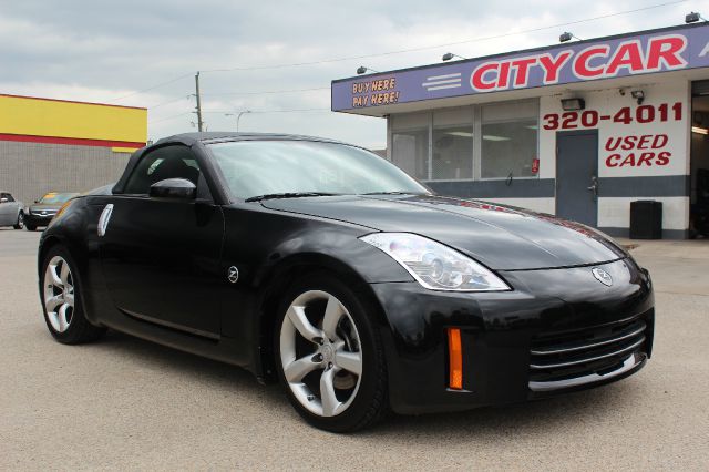 2006 Nissan 350Z 5dr 7-pass Van V6 LE FWD