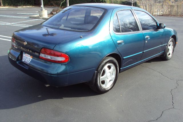 1996 Nissan Altima 3.0 Quattro