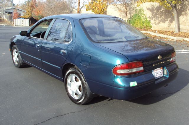 1996 Nissan Altima 3.0 Quattro