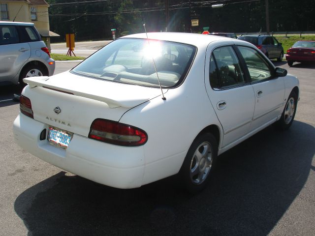 1997 Nissan Altima SE