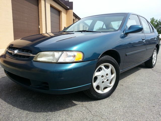 1998 Nissan Altima FWD SLT