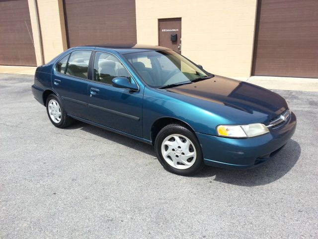 1998 Nissan Altima FWD SLT