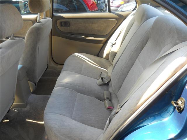 1998 Nissan Altima SE Sedan