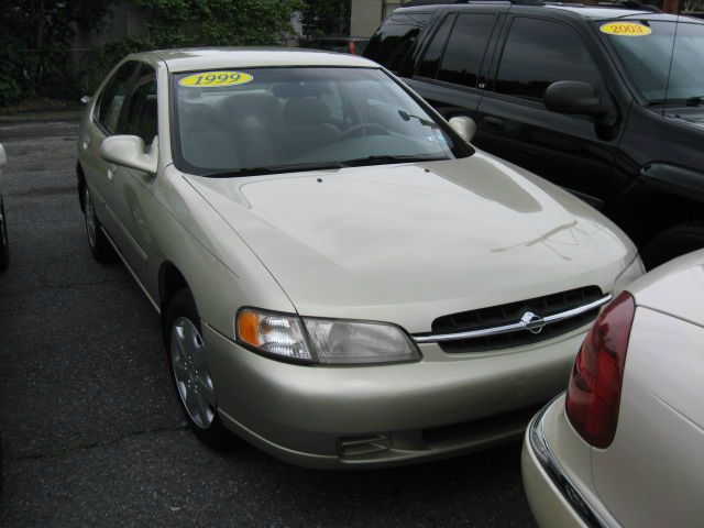 1999 Nissan Altima SE