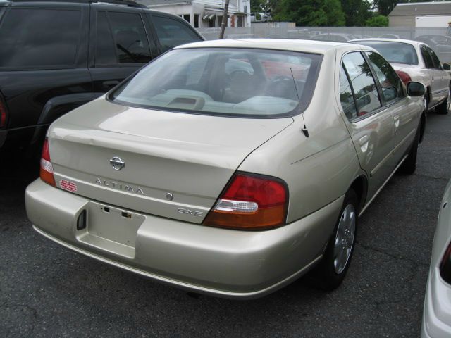 1999 Nissan Altima SE