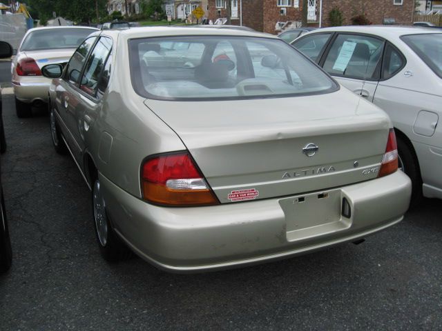 1999 Nissan Altima SE