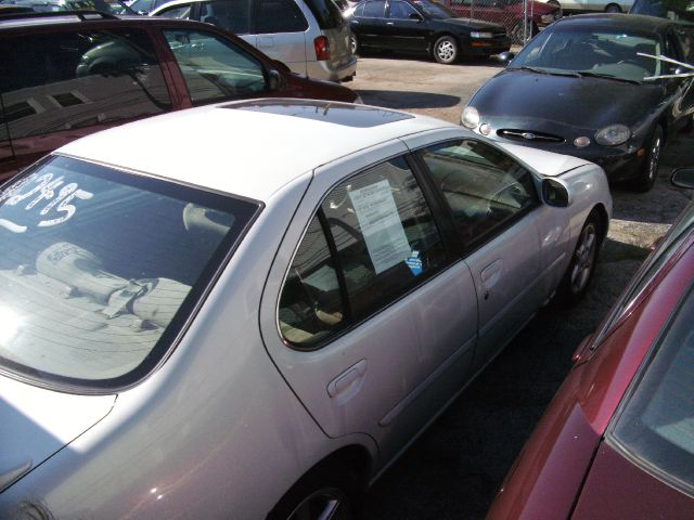 2000 Nissan Altima SE