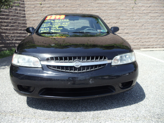 2001 Nissan Altima LS Silverado 4x2